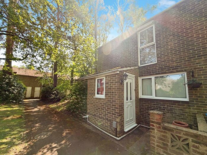 1 Bedroom End Of Terrace House For Sale In Lingwood, Bracknell, Berkshire, RG12