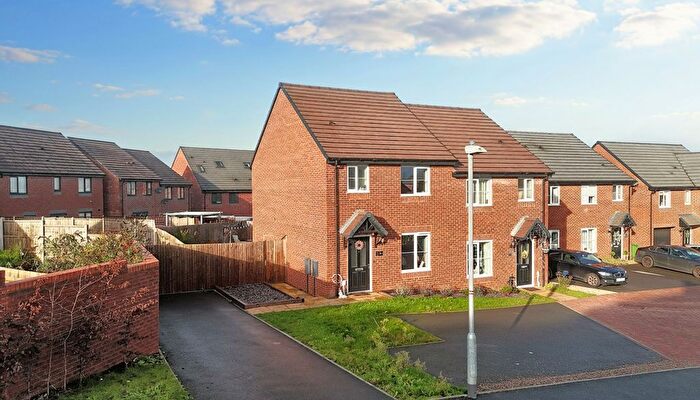 3 Bedroom Semi Detached House For Sale In Middleham Avenue, Stafford, ST16