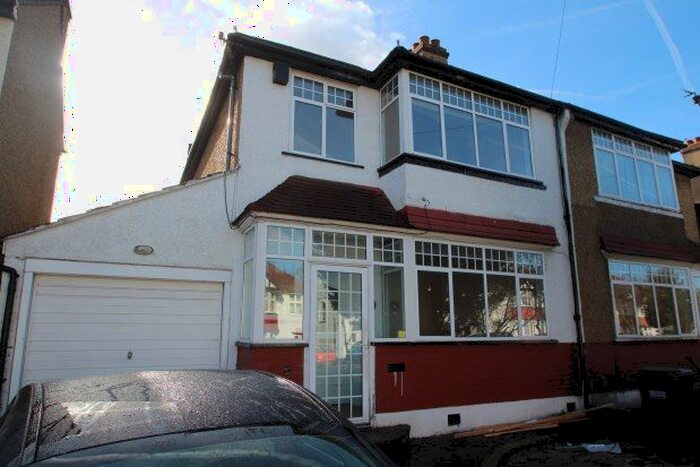 3 Bedroom Semi-Detached House To Rent In Links View Road, Croydon, CR0