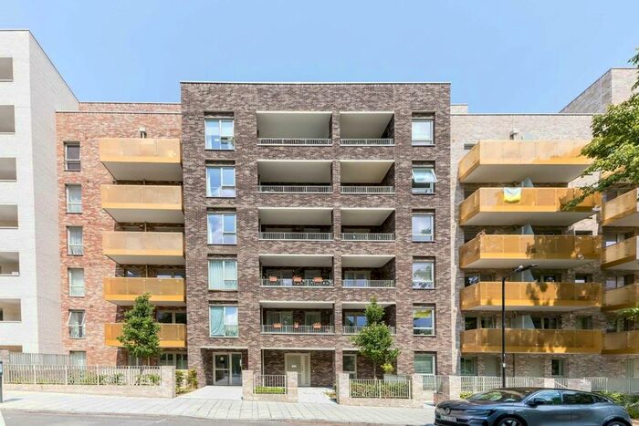 3 Bedroom Flat To Rent In Avenue Road, London, W3