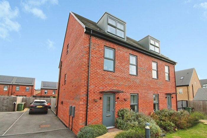 4 Bedroom Semi-Detached House For Sale In Wellhams Road, WF8
