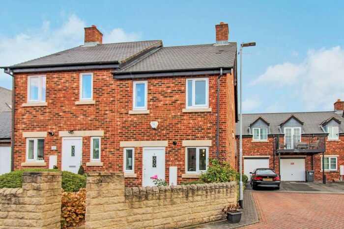 2 Bedroom House To Rent In Alva Court, Guiseley, Leeds, LS20