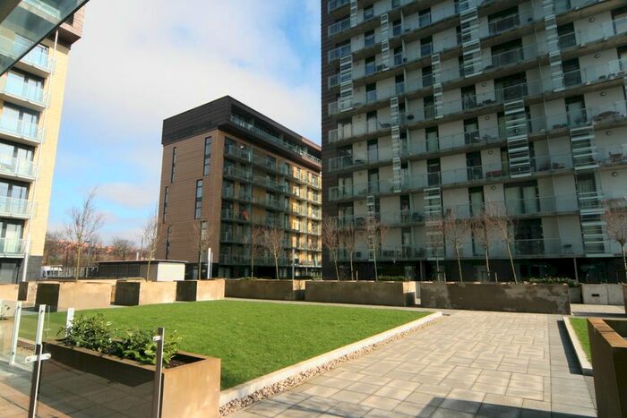 2 Bedroom Flat To Rent In Meadowside Quay Walk, Glasgow, G11