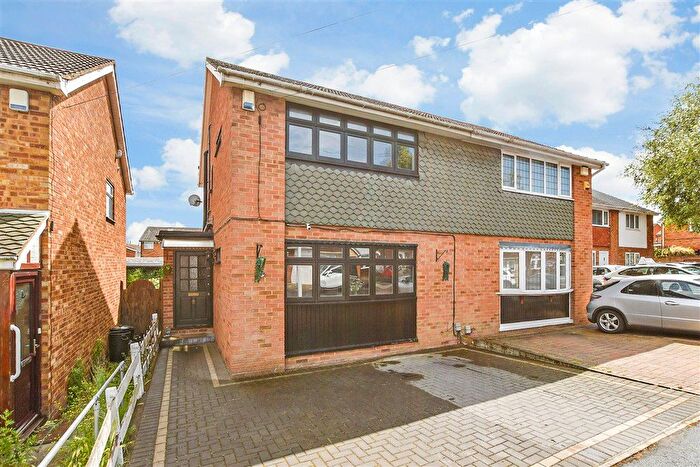 3 Bedroom Semi-Detached House For Sale In Oates Road, Collier Row, Essex, RM5
