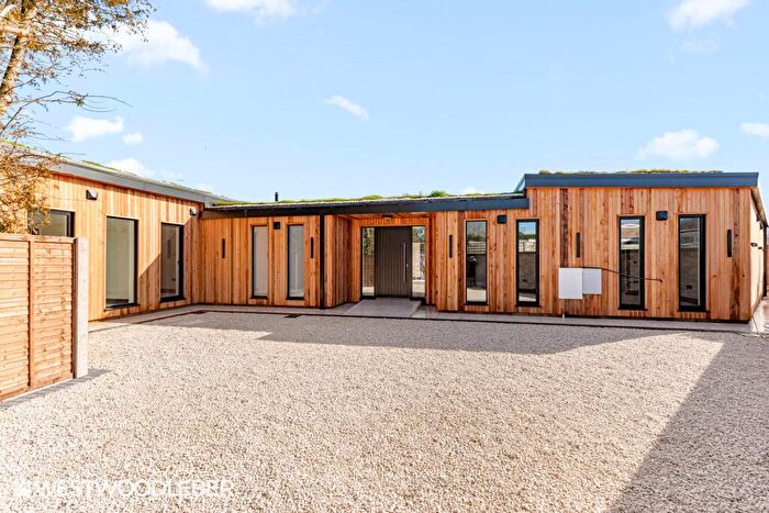 5 Bedroom Detached House For Sale In Keysers Road, Nazeing, Broxbourne, EN10