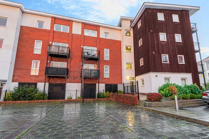 2 Bedroom Apartment To Rent In Havergate Way, Reading, RG2