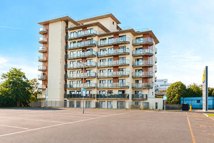 2 Bedroom Apartment For Sale In Atlanta Boulevard, Romford, RM1