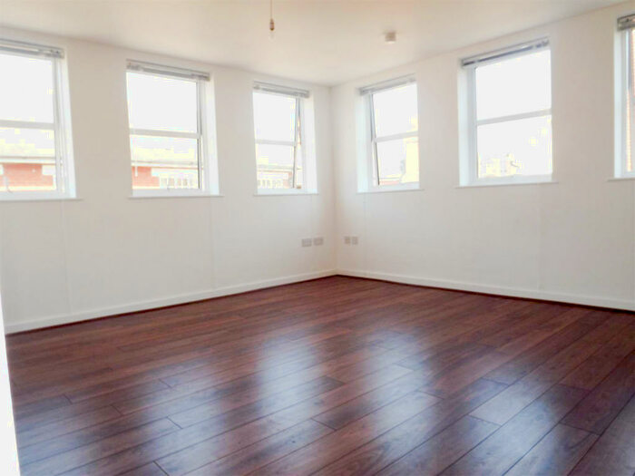 2 Bedroom Flat To Rent In Wickham House, CO1