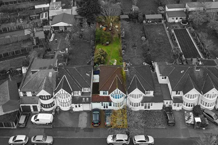 3 Bedroom Semi Detached House For Sale In Hunters Grove, Harrow, HA3