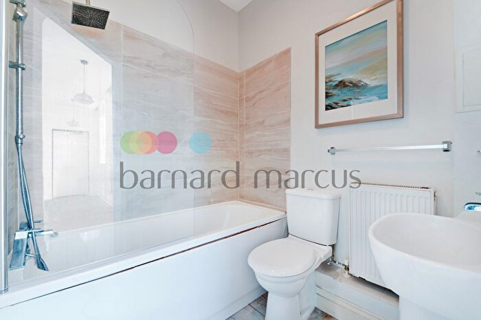 2 Bedroom Flat To Rent In Cayton Road, Coulsdon, CR5