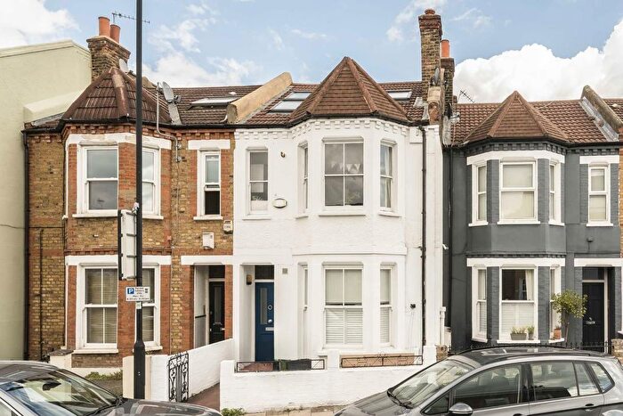 2 Bedroom Flat To Rent In North Street, London, SW4