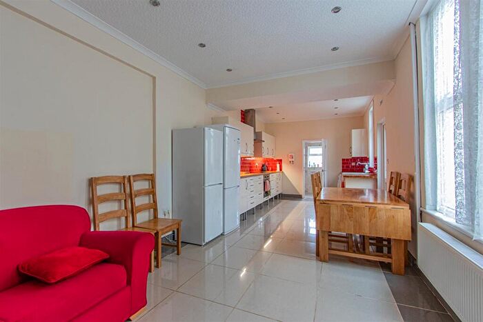 5 Bedroom Private Halls To Rent In Mackintosh Place, Roath, CF24