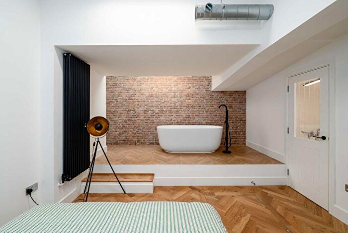 3 Bedroom Flat To Rent In Hatton Garden, London, EC1N