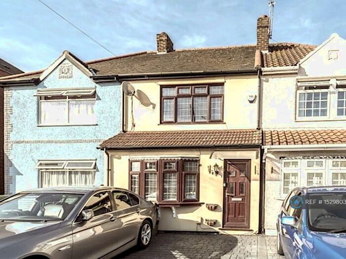 3 Bedroom Terraced House To Rent In Long Lane, Bexleyheath, DA7