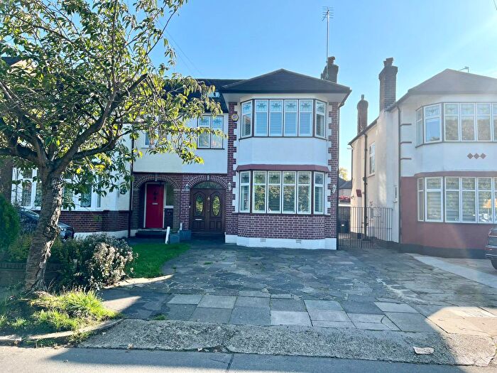 4 Bedroom Semi Detached House For Sale In Sussex Way, Cockfosters, EN4