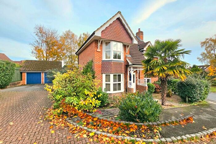 3 Bedroom Detached House For Sale In Clarence Drive, Camberley, Surrey, GU15