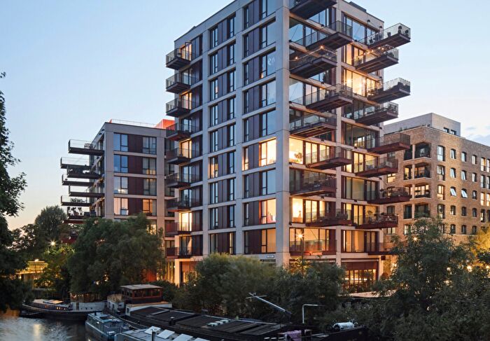 2 Bedroom Flat To Rent In High St, Brentford, TW8