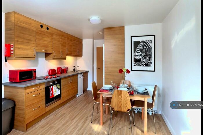 3 Bedroom Flat To Rent In St. Catherines Court, Winchester, SO23