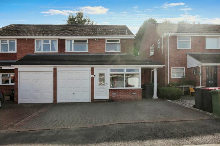 3 Bedroom Semi-Detached House For Sale In Wakeford Close, Ridge Lane, Nuneaton, Warwickshire, CV10