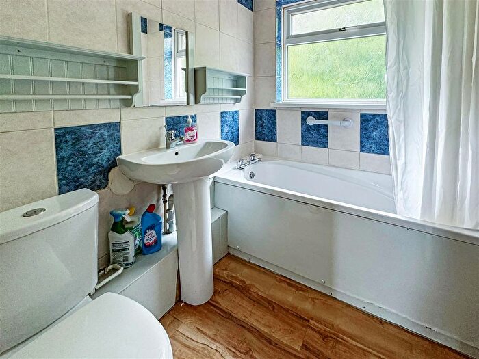 2 Bedroom End Of Terrace House To Rent In Colebrook Road, Wick, Littlehampton, BN17