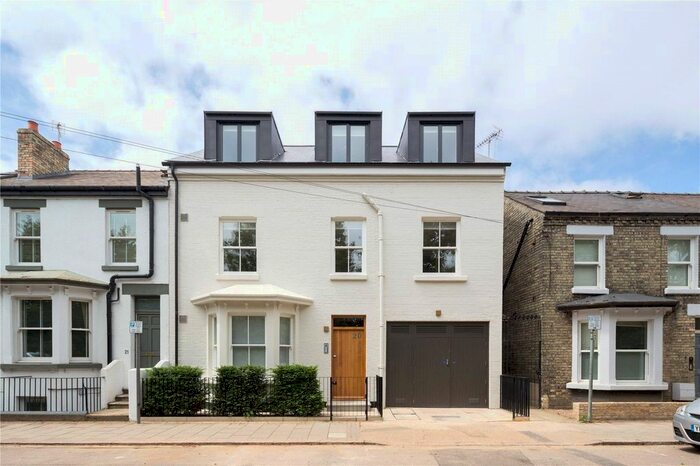 2 Bedroom Flat To Rent In Devonshire Road, Cambridge, Cambridgeshire, CB1