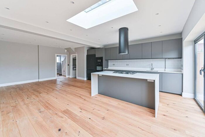 4 Bedroom Terraced House For Sale In Gorringe Park Avenue, Mitcham, CR4