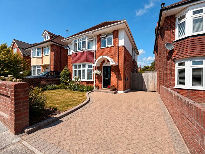 3 Bedroom Detached House For Sale In Priory View Road, Bournemouth, BH9