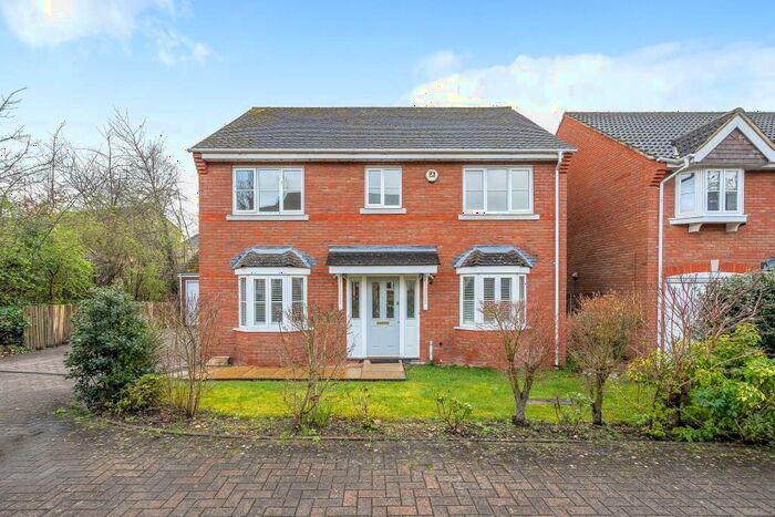 4 Bedroom Detached House To Rent In Knaphill, Woking, GU21