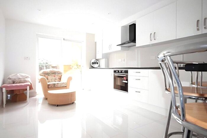 4 Bedroom House To Rent In Brabazon Street, Poplar, London, E14