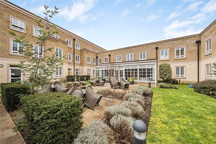 1 Bedroom Flat For Sale In Twickenham Road, Old Isleworth, TW7