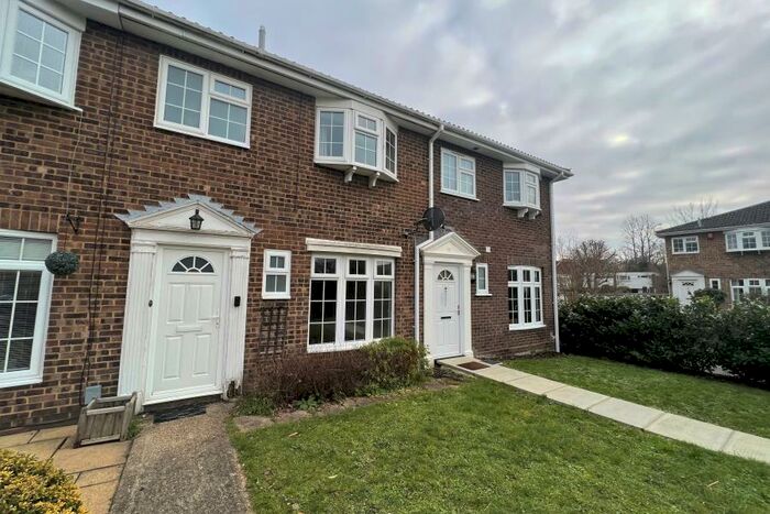 2 Bedroom End Of Terrace House To Rent In West Byfleet, KT14