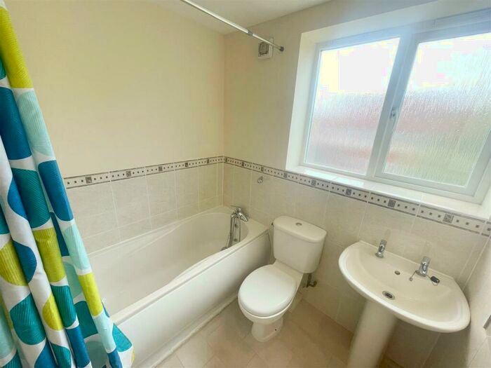 5 Bedroom Detached House To Rent In Foxley Place, Loughton, Milton Keynes, MK5