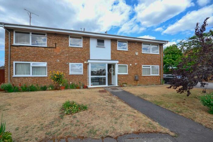 2 Bedroom Flat To Rent In Sidmouth Grange Close, Reading, RG6