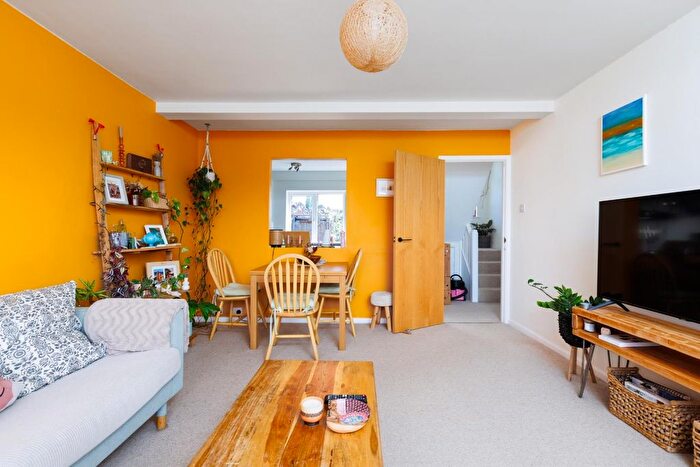 3 Bedroom Maisonette For Sale In Lovelinch Gardens, Long Ashton, BS41