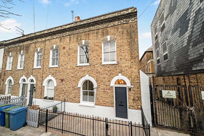3 Bedroom End Terrace House For Sale In Lynton Road, London, SE1
