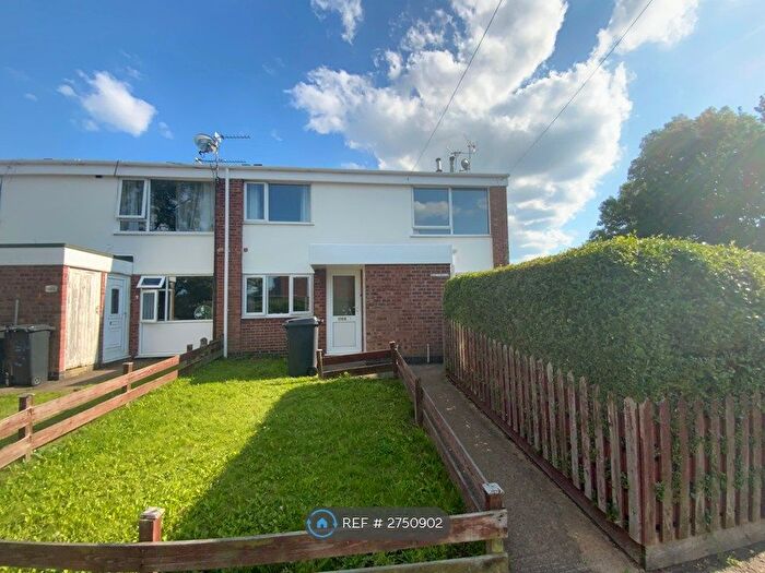 2 Bedroom Maisonette To Rent In Henray Av, Leicester, LE2