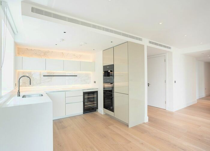 3 Bedroom Flat To Rent In White City Living, Parkside Apartments, Cascade Way, White City, W12