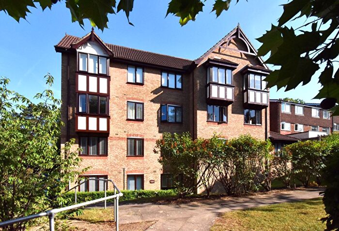 2 Bedroom Flat For Sale In Durham Avenue, Bromley, BR2