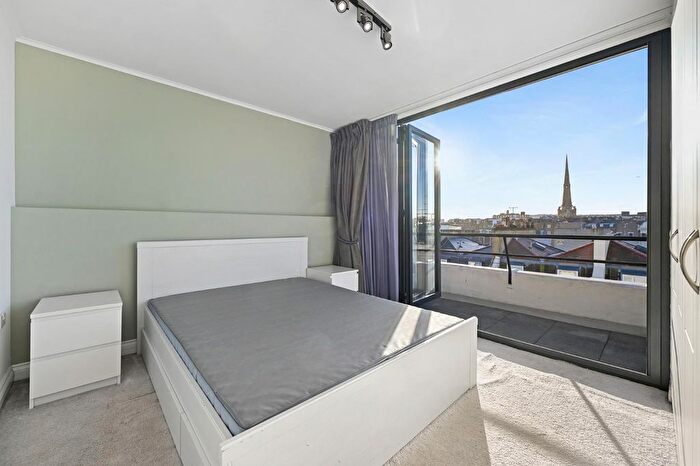 2 Bedroom Flat For Sale In Gloucester Terrace, London, W2