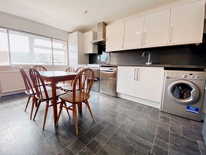 4 Bedroom Detached House To Rent In Carterhatch Lane, Enfield, EN1