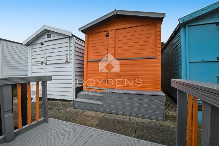 Chalet For Sale In Southcliff, Walton-on-the-Naze, D15