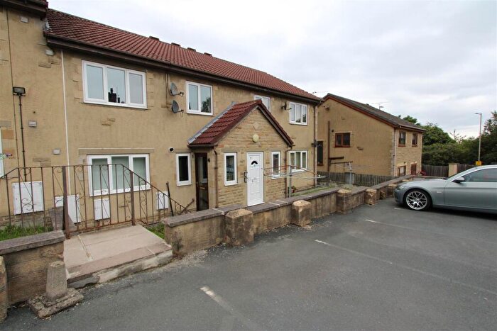 2 Bedroom Apartment To Rent In The Stray, Bradford, BD10
