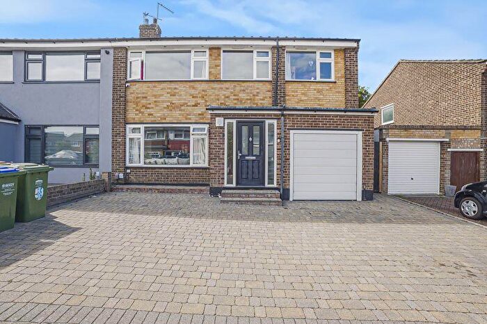 4 Bedroom Semi-Detached House For Sale In Tyron Way, Sidcup, DA14