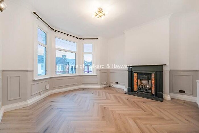 2 Bedroom Apartment To Rent In Arngask Road London, SE6