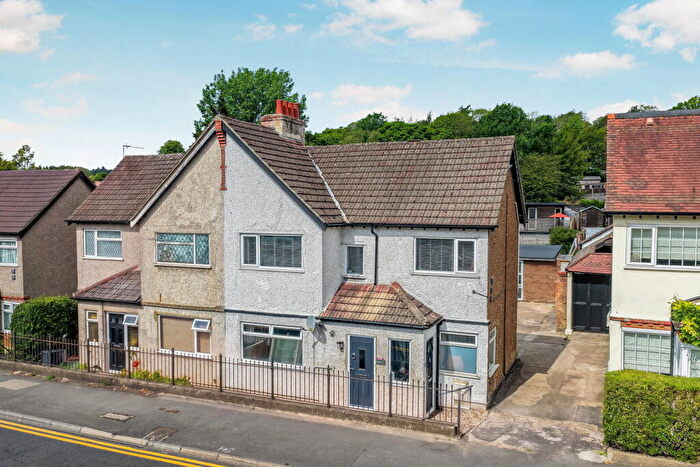 2 Bedroom Maisonette For Sale In Brighton Road, Hooley, Coulsdon, CR5