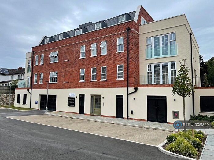 2 Bedroom Flat To Rent In Jubilee Gardens, Weybridge, KT13