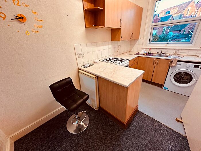 1 Bedroom Flat To Rent In Holly Park Road, London, N11