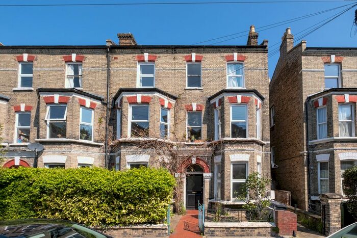 2 Bedroom Flat To Rent In Lambert Road, London, SW2