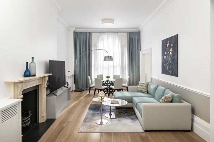 2 Bedroom Flat To Rent In Apartment, Hertford Street, London, Hyde Park, W1J