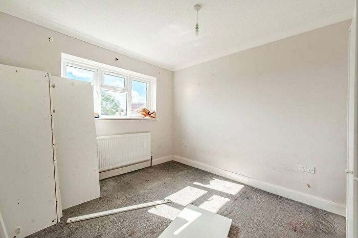 3 Bedroom Flat To Rent In Charlbury Avenue, Stanmore, HA7